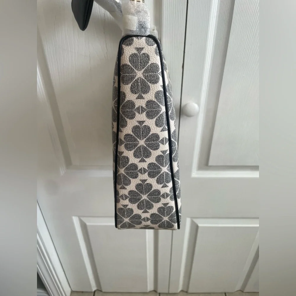 Kate Spade flower large crossbody with pouch - Picture 3 of 8